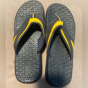 Laguna men’s  Sporty Flip-Flops with Textured Grip - 9/10